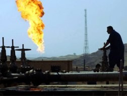 Giá dầu thô sụt mạnh vì cung tăng