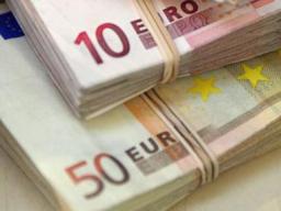 Các ngân hàng khu vực đồng euro đã vay 490 tỷ euro từ ECB